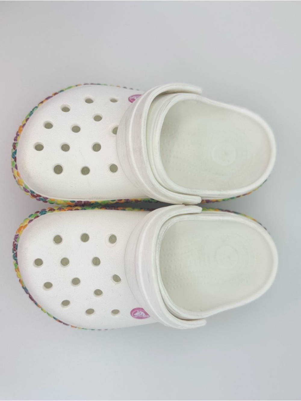 CROCS White Rainbow Kids with Multicolor Glitter Heart Trim size 1 youth girls - Picture 5 of 7